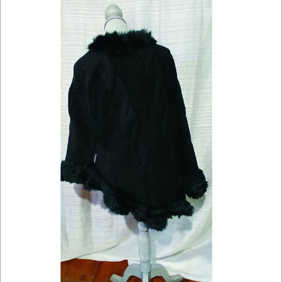 Armani Jeans Poncho Wool Black Size M Used but in excellent condition - Picture 2 of 4